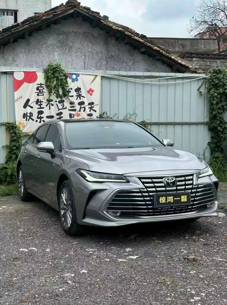丰田亚洲龙 正面外观二