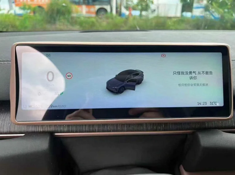 蔚来ES8 后面外观一