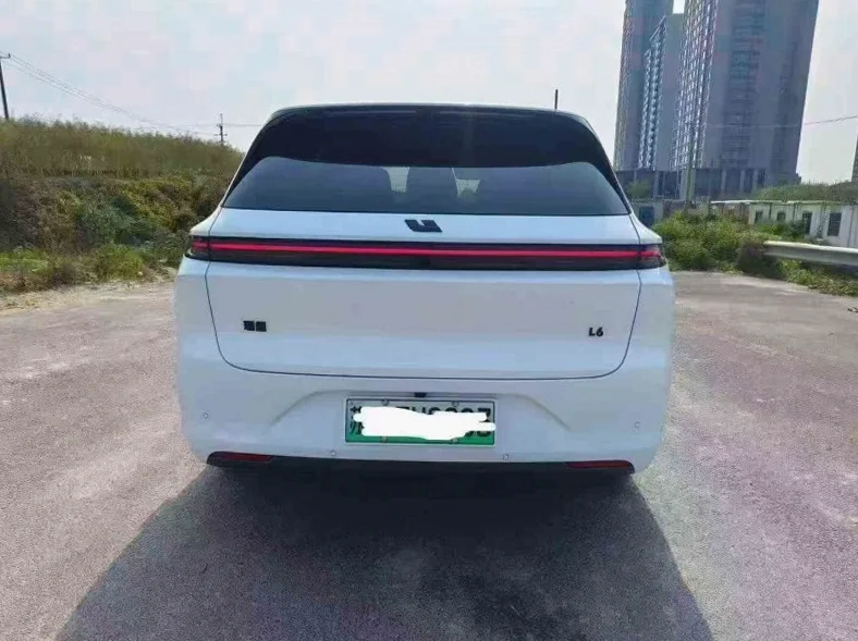 理想L6 内饰后排