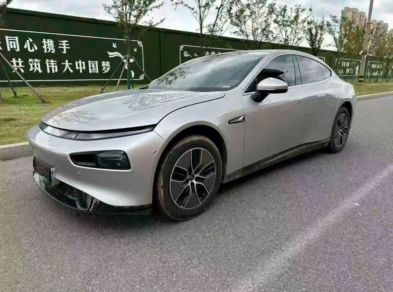 小鹏汽车p7 正面外观二