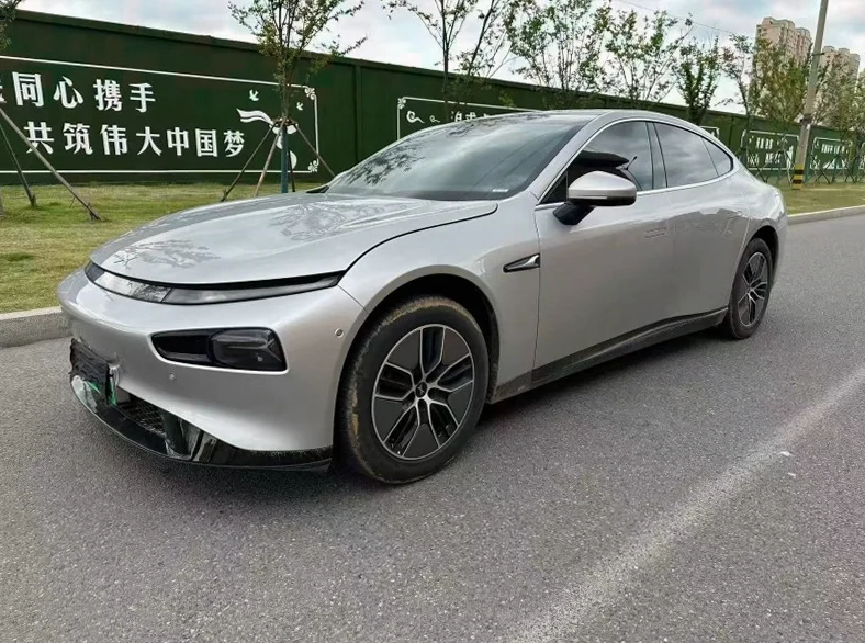 小鹏汽车p7 正面外观二