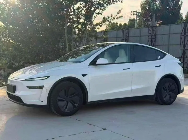 特斯拉MODEL 正面外观三