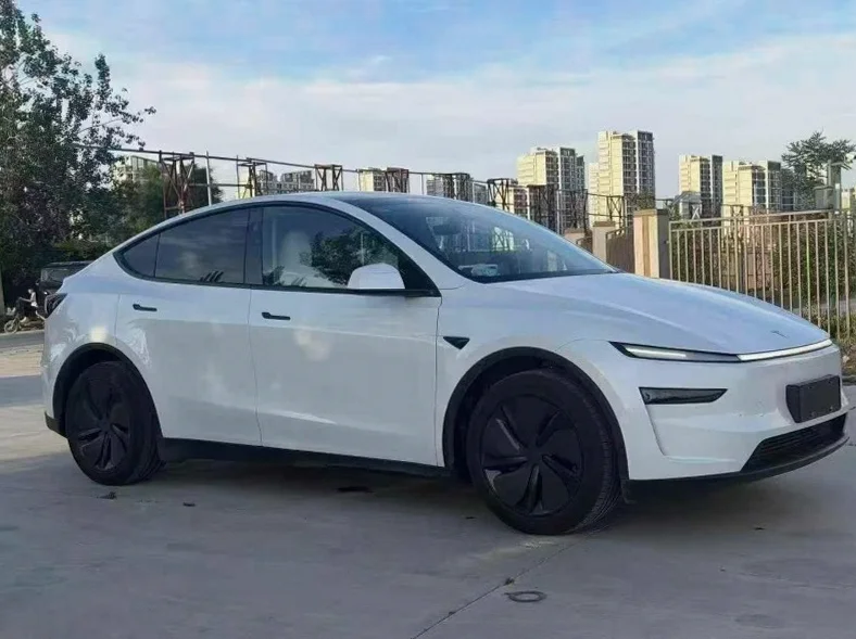 特斯拉MODEL 正面外观二