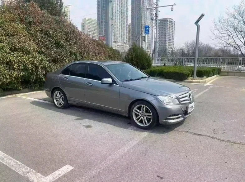 奔驰C 正面外观三