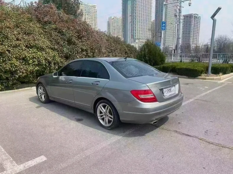 奔驰C 内饰前排