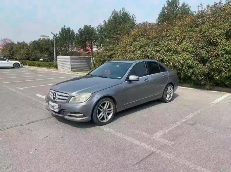 奔驰C 正面外观二