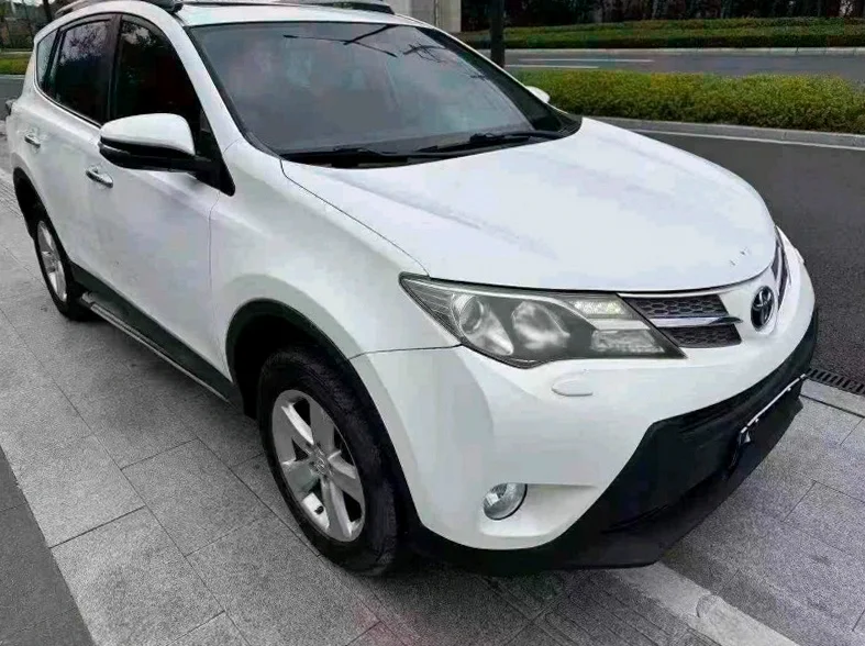 丰田RAV4 正面外观二