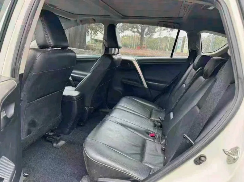 丰田RAV4 后面外观三