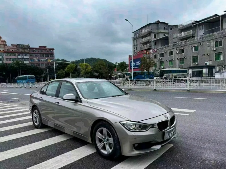 宝马3系 正面外观二