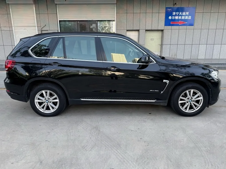 宝马X5 正面外观三