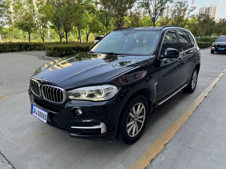 宝马X5 后面外观三