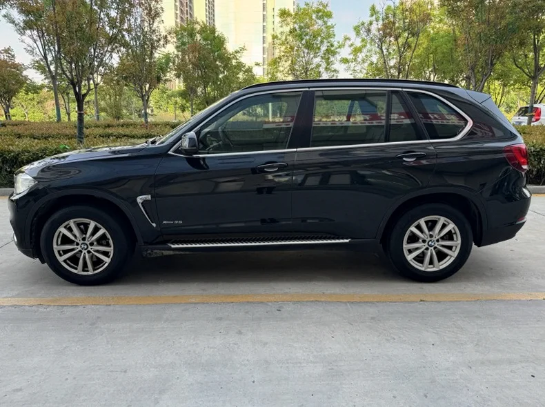 宝马X5 后面外观一
