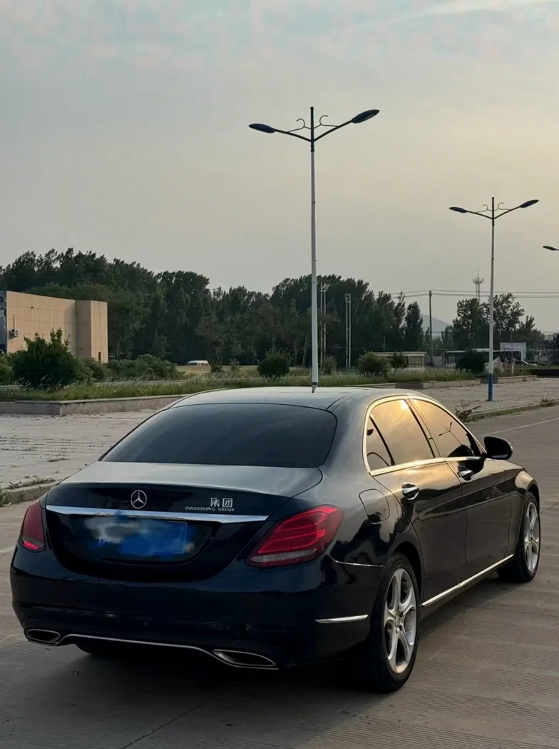 奔驰C 后面外观三