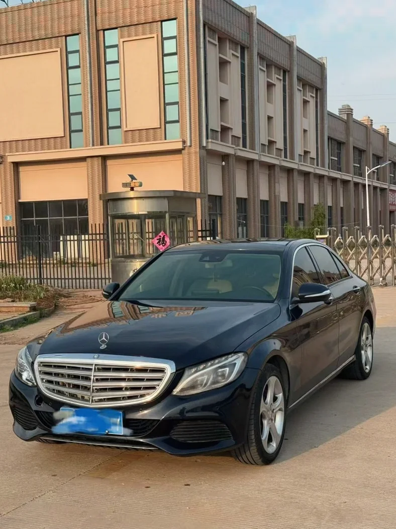 奔驰C 正面外观二