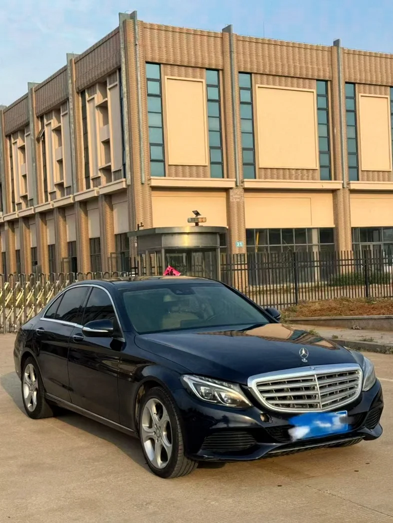 奔驰C 正面外观三