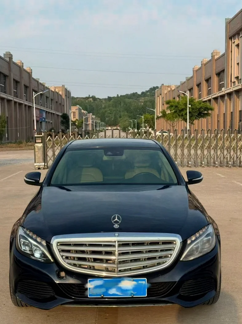 15年奔驰C200L 2.0T 行政立标