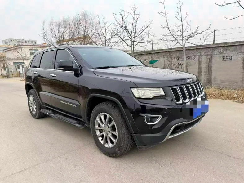 Jeep大切诺基 正面外观二