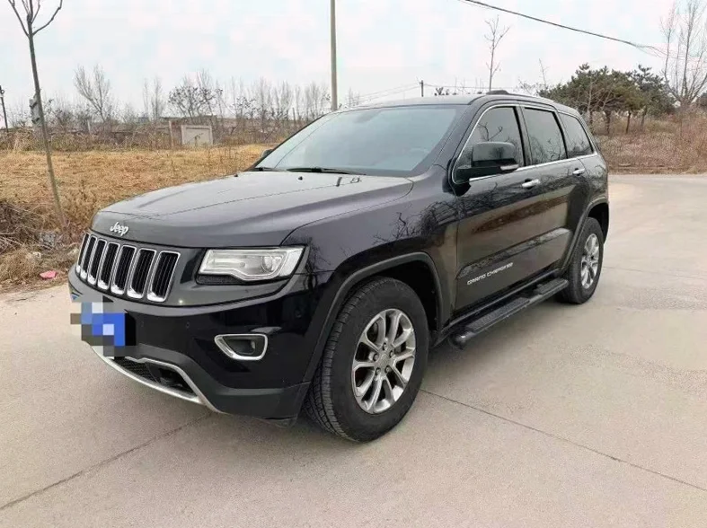 Jeep大切诺基 正面外观三