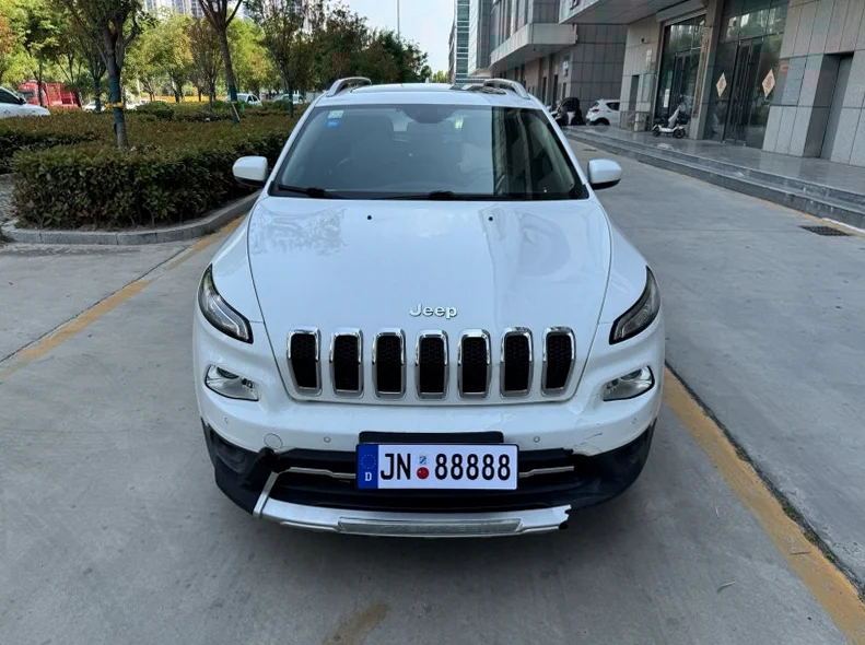 16年Jeep自由光 2.0L优越版