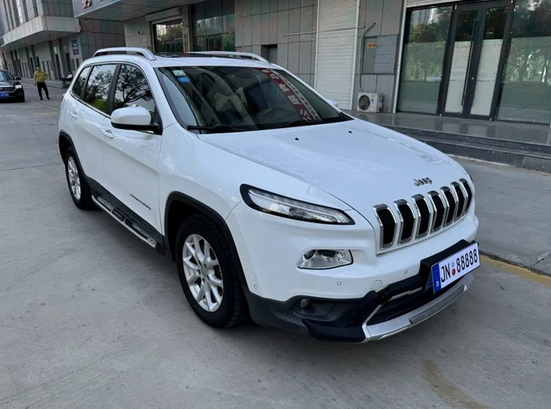 Jeep自由光 驾驶室
