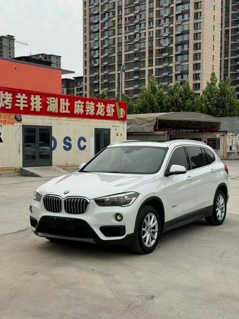 X1宝马 正面外观三