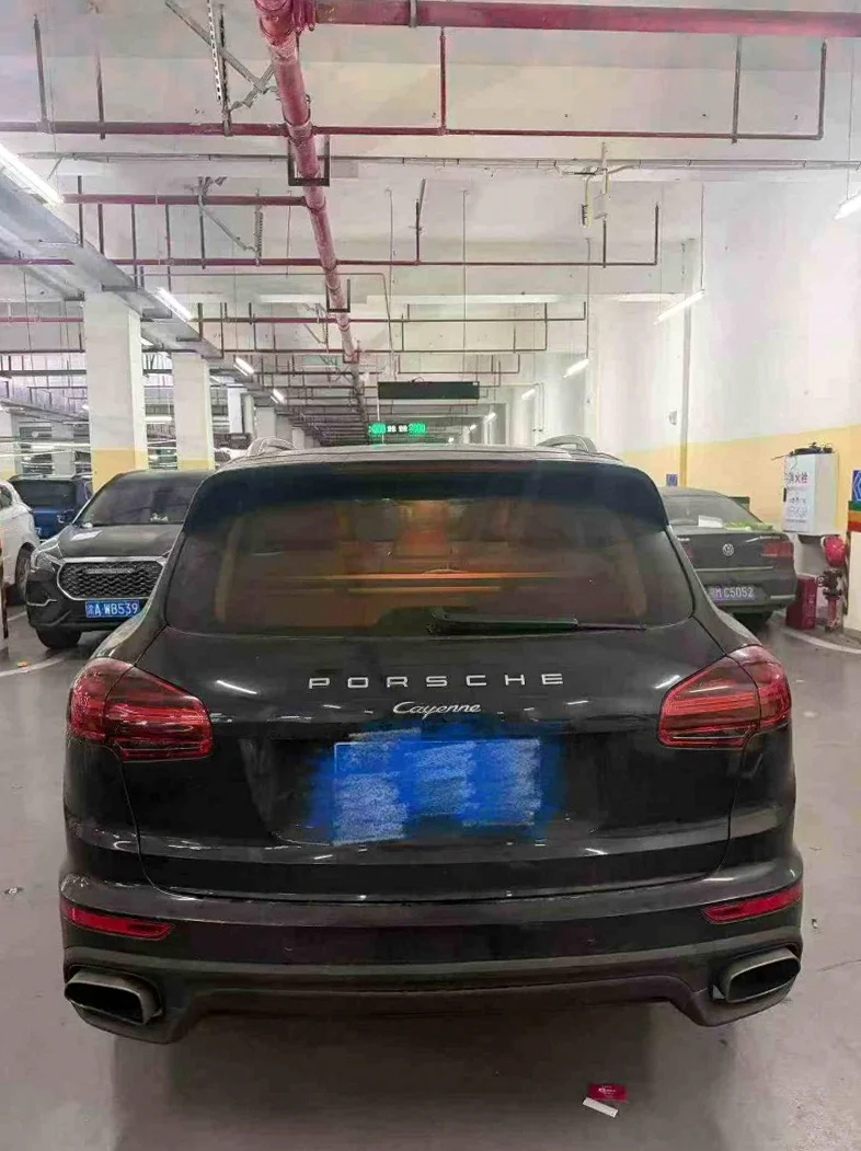 保时捷卡宴 内饰后排