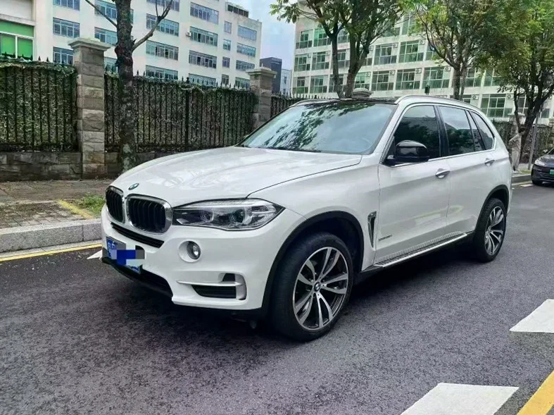 宝马X5 正面外观三