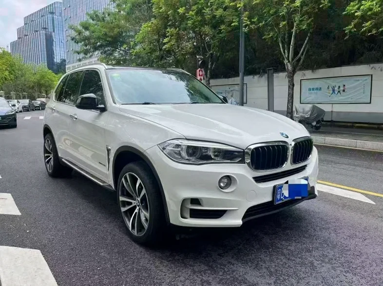 宝马X5 正面外观二