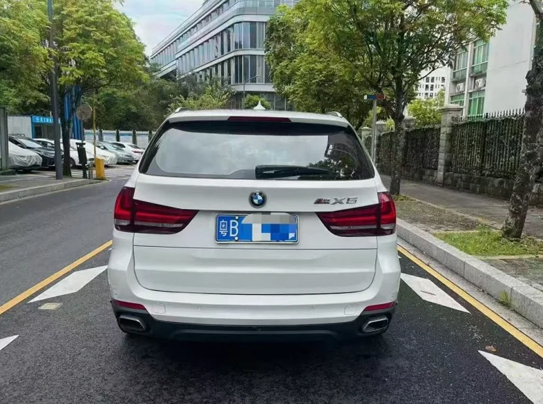宝马X5 驾驶室