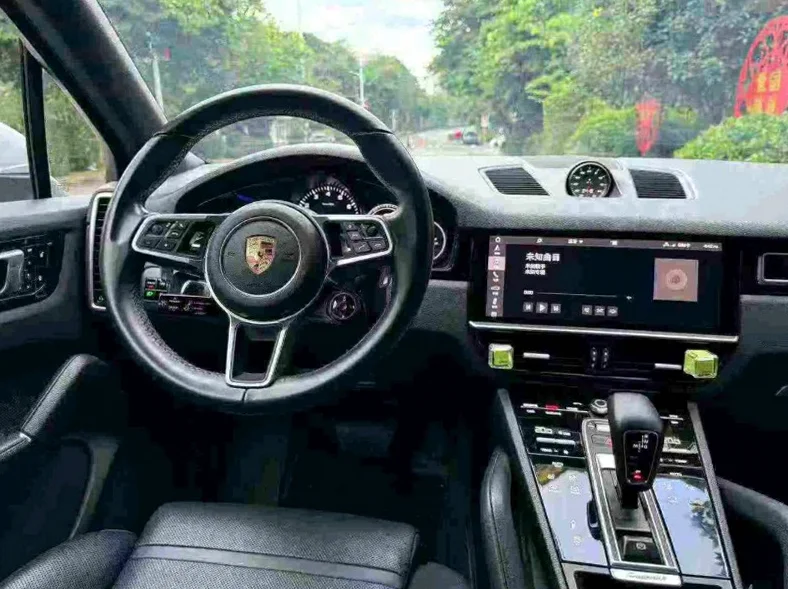 保时捷卡宴 后面外观一