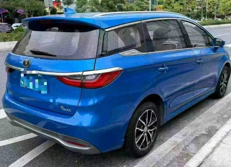 比亚迪宋 内饰后排