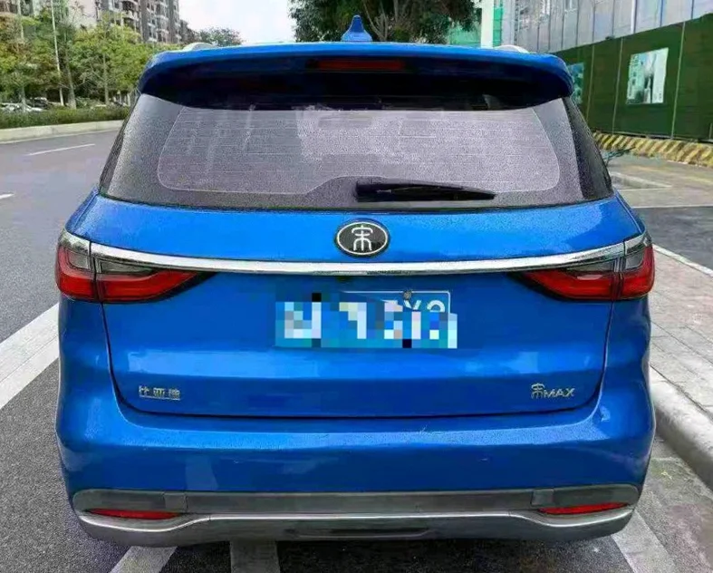 比亚迪宋 驾驶室