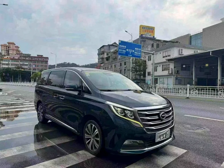 传祺M8 正面外观三