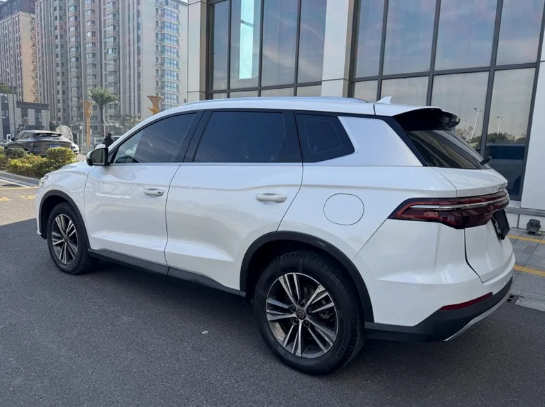 比亚迪宋 后面外观一