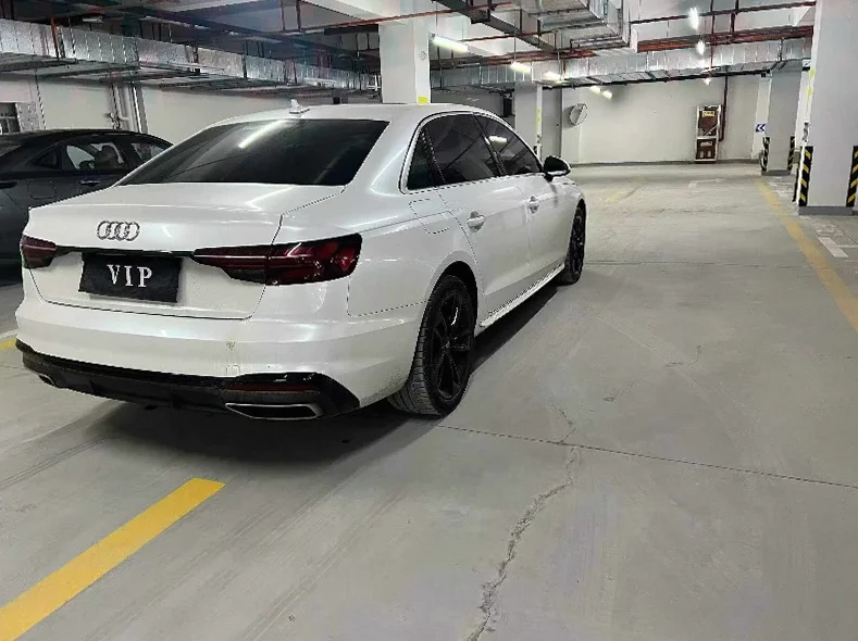 奥迪A4L 驾驶室