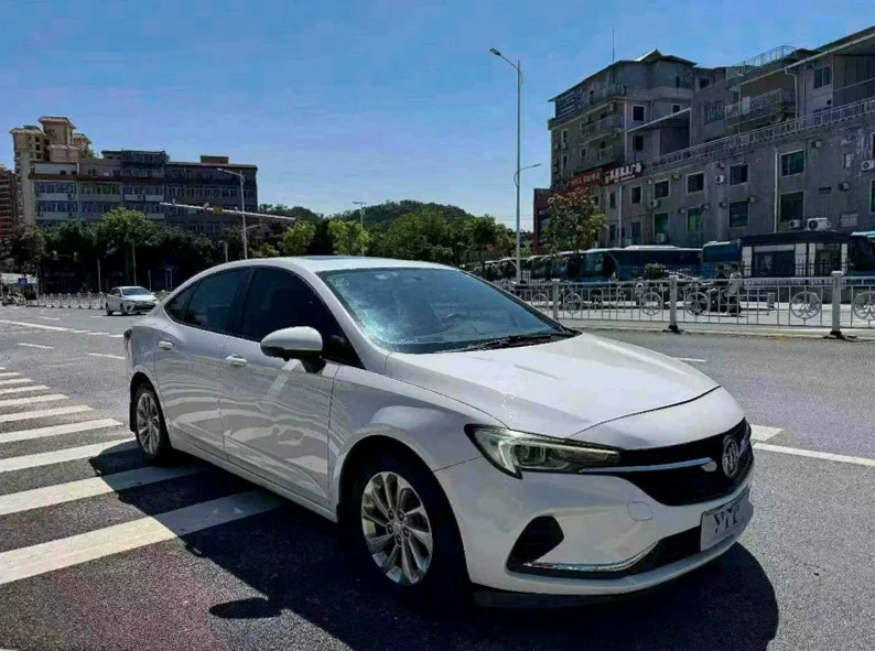 别克威朗 正面外观三