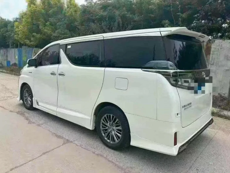 丰田威尔法 后面外观二