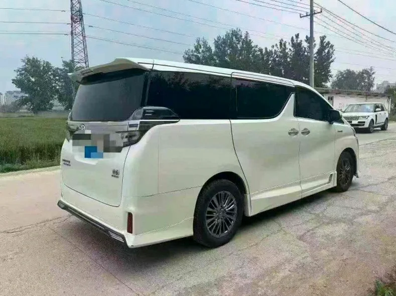 丰田威尔法 后面外观三