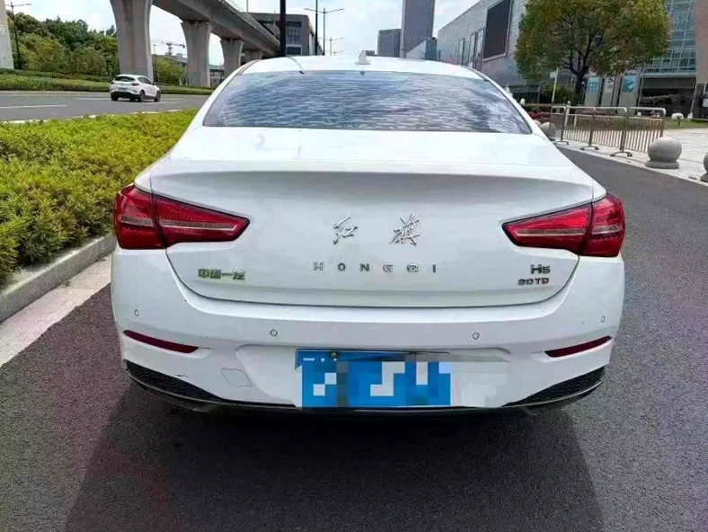 红旗H5 内饰前排