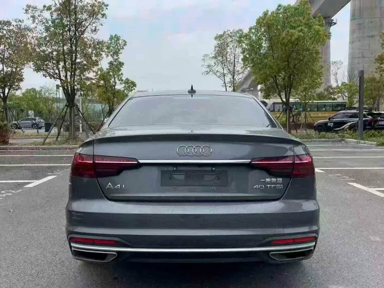 奥迪A4L 驾驶室