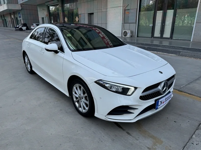 奔驰A 驾驶室