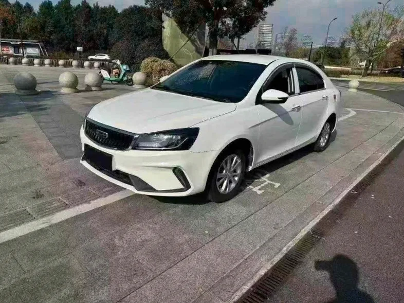 吉利帝豪 正面外观二