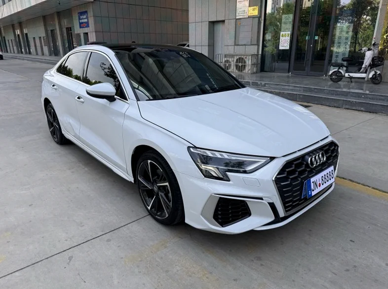 奥迪A3 后面外观一