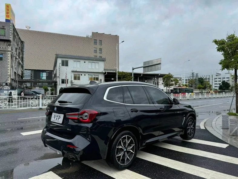 宝马X3 后面外观二