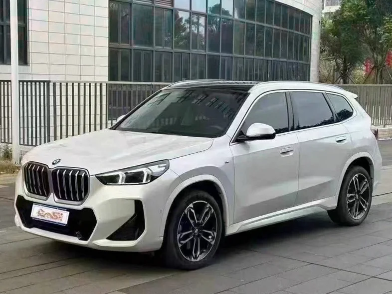 X1宝马 正面外观三