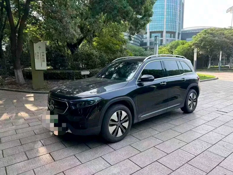 奔驰EQB 正面外观三