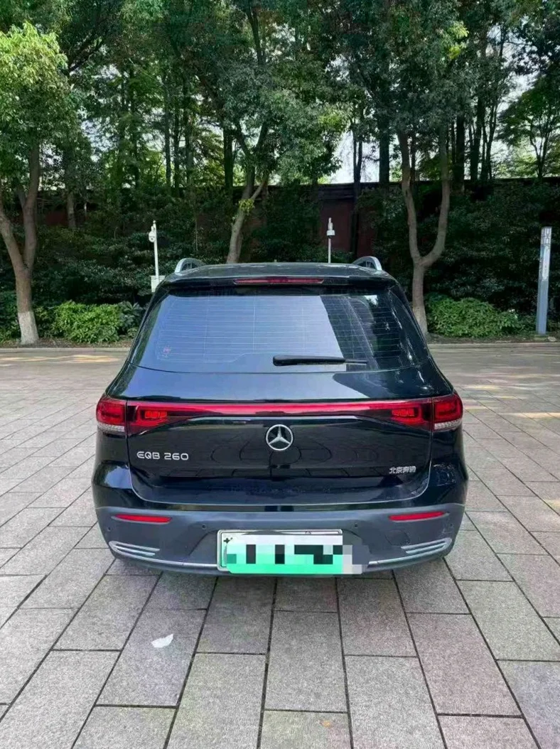 奔驰EQB 驾驶室