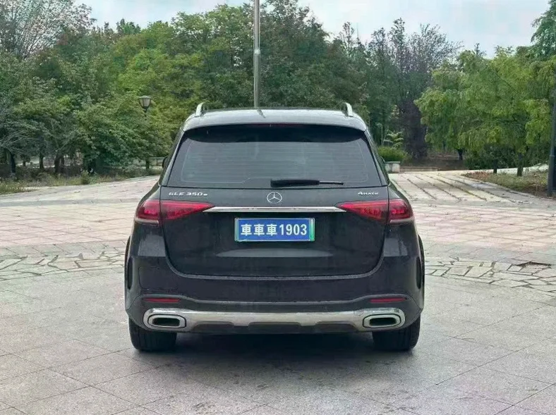 奔驰GLE 驾驶室