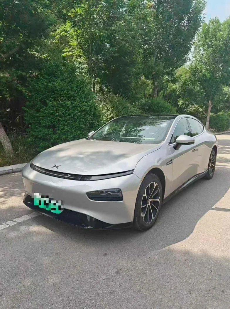 小鹏汽车p7 正面外观二