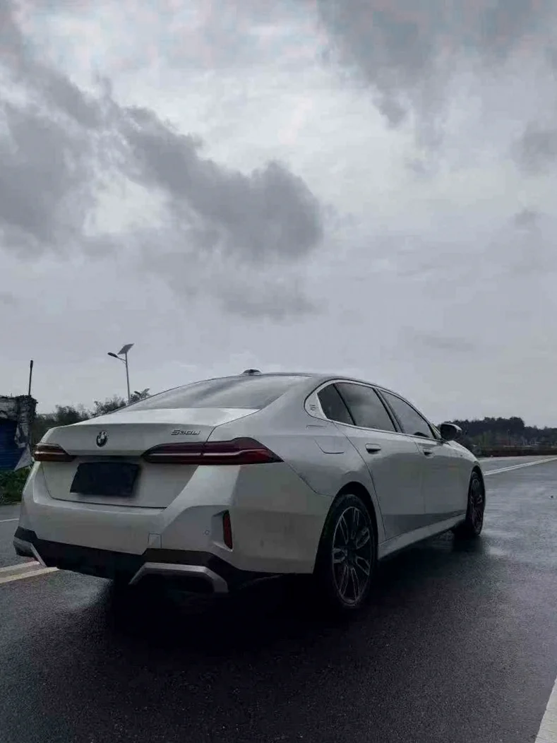 宝马5系 后面外观三